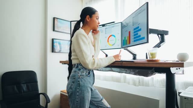 8 Standing Desk Benefits Backed by Research